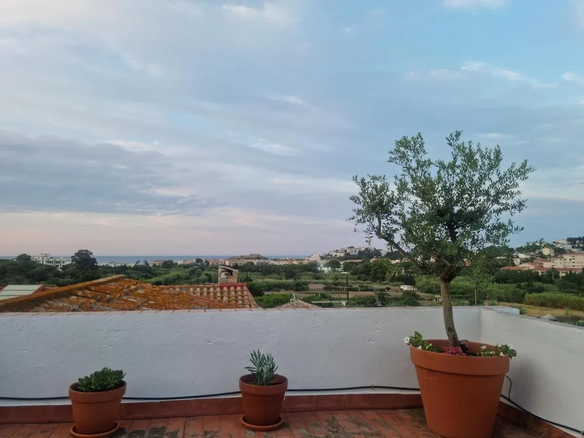 Amb Encant I Estil Mediterrani En Zona Tranquilla De Llanca I Amb Terrassa