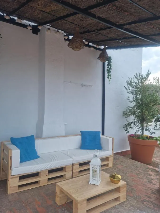 Amb Encant I Estil Mediterrani En Zona Tranquilla De Llanca I Amb Terrassa